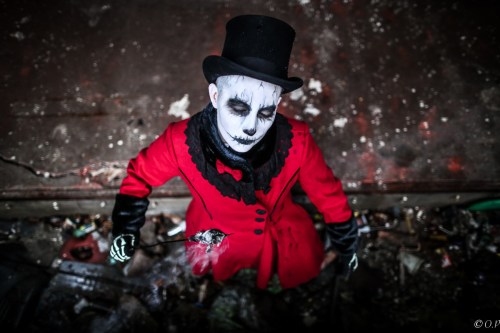 Tirehtööri Le Muerta näkee kuolemasi. (Kuva: Outi Puhakka)